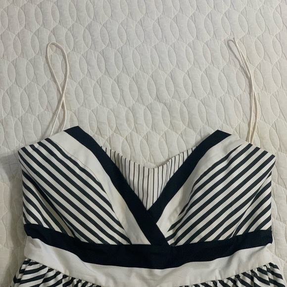 Alice & Olivia Adele Dress - Picture 8 of 13